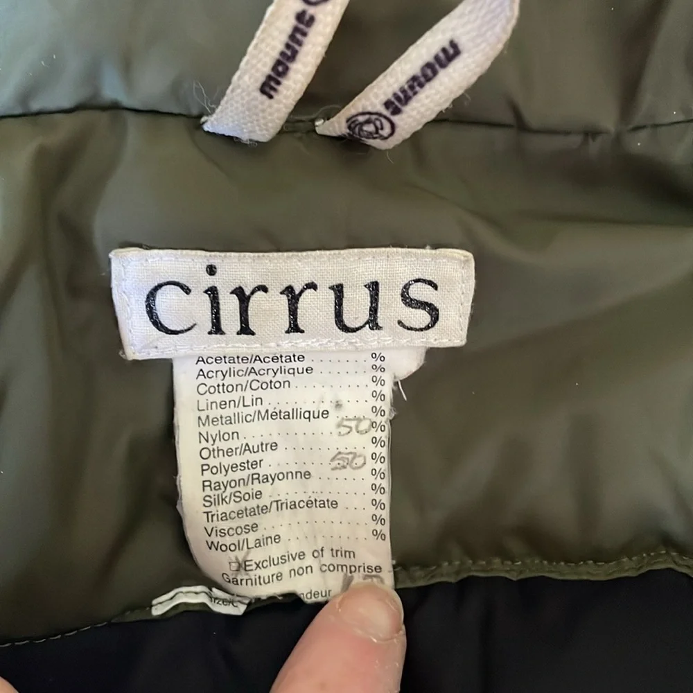 Cirrus puffer vest  size - Picture 6 of 12